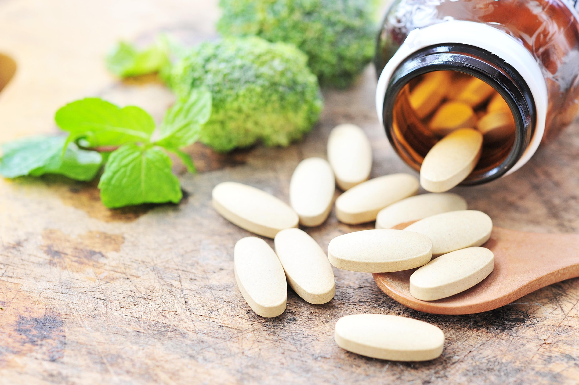 MedlinePlus vitamins overview image from the U.S. National Library of Medicine